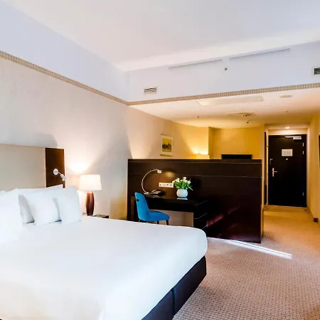 ポローニア パレス 4* ワルシャワ